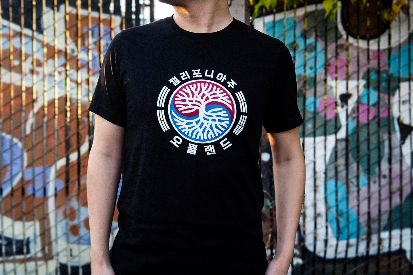 TAEGEUK OAK AND ROOTS T-SHIRT - RED&BLUE ON BLACK